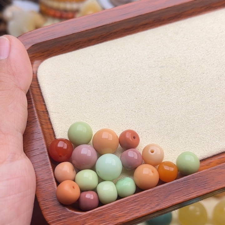 未镶嵌石英质玉（缅黄）珠宝半成品