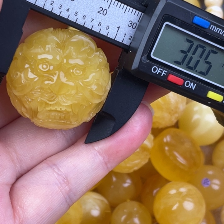 蜜蜡未镶嵌裸石473微瑕