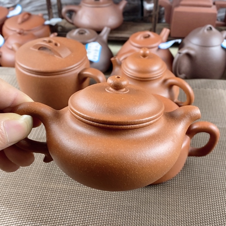 紫砂茶壶宝山红降坡