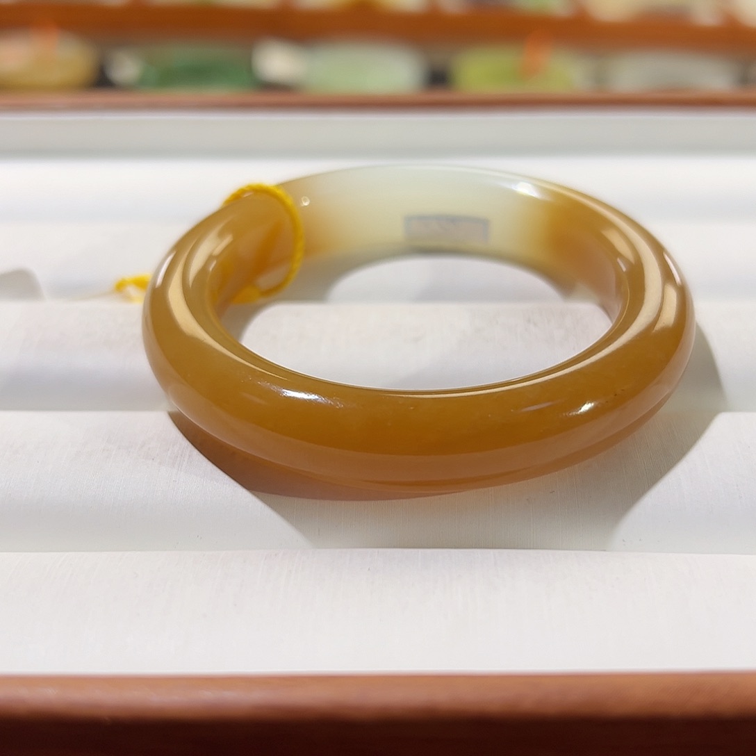 和田玉手镯未镶嵌糖白大漏强推