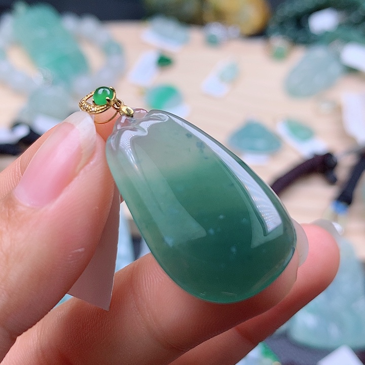 【闪购商品】翡翠颈饰18K金镶嵌翡翠吊坠
