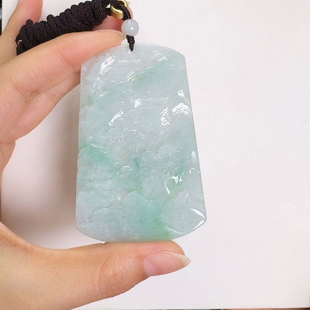 翡翠颈饰未镶嵌小**生山水牌
