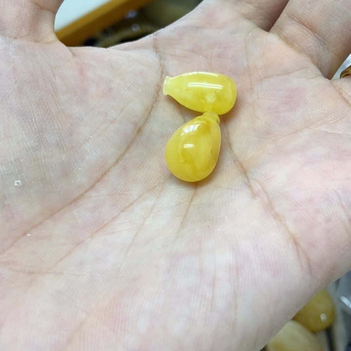 未镶嵌蜜蜡裸石多样性发货其一