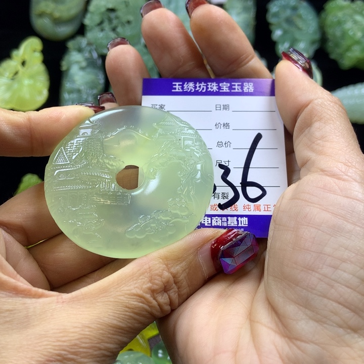 【闪购商品】蛇纹石玉颈饰未镶嵌烈****洞