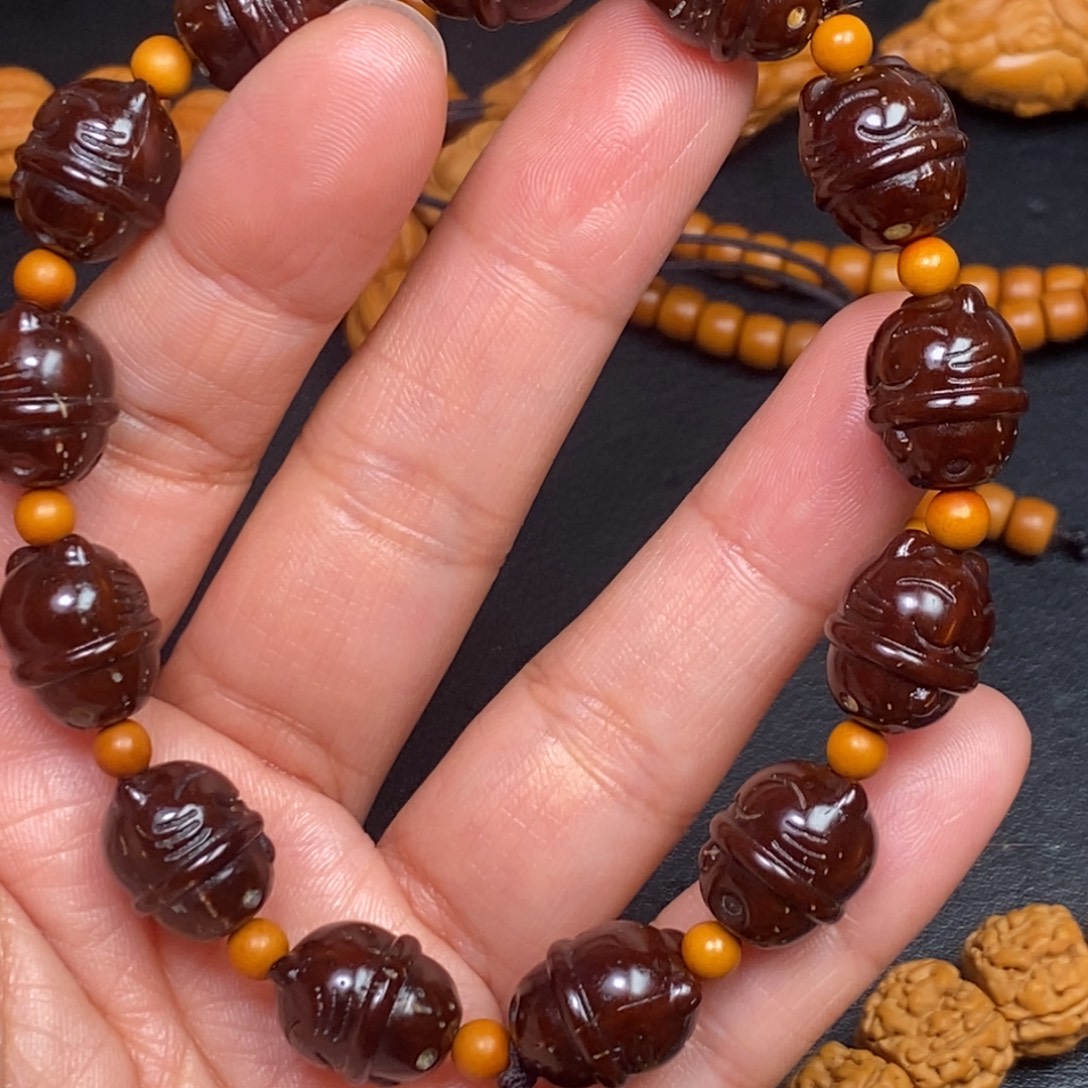 吊坠猴头核桃橄榄核雕