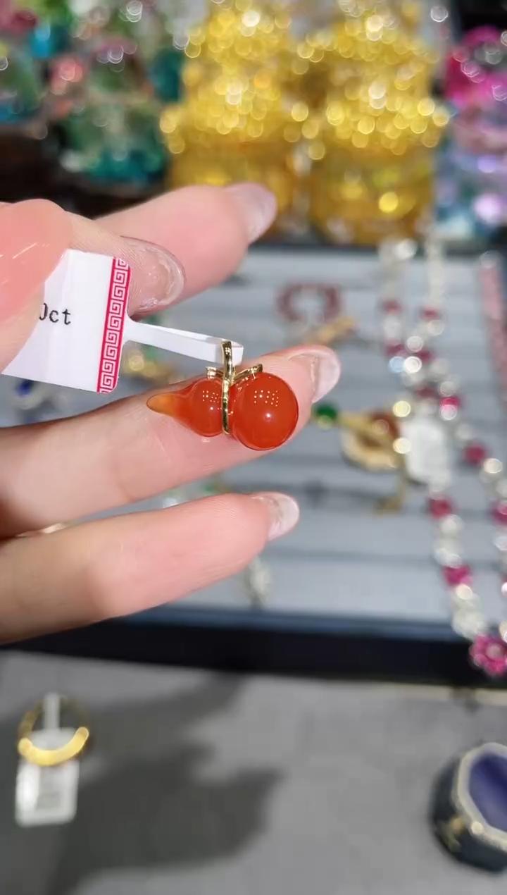 18K金镶嵌南红吊坠葫芦款（不含链）