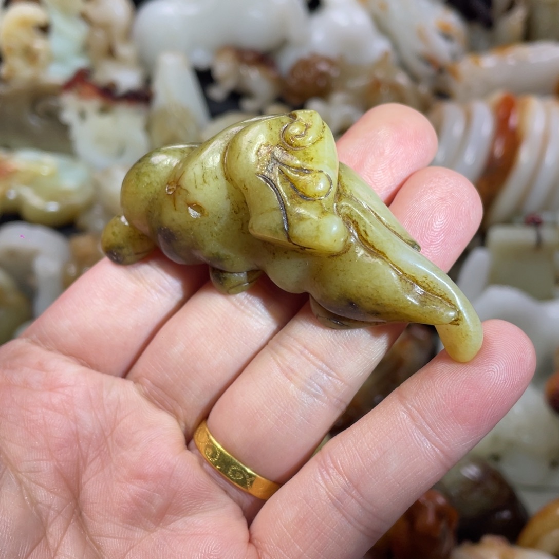 和田玉未镶嵌把件