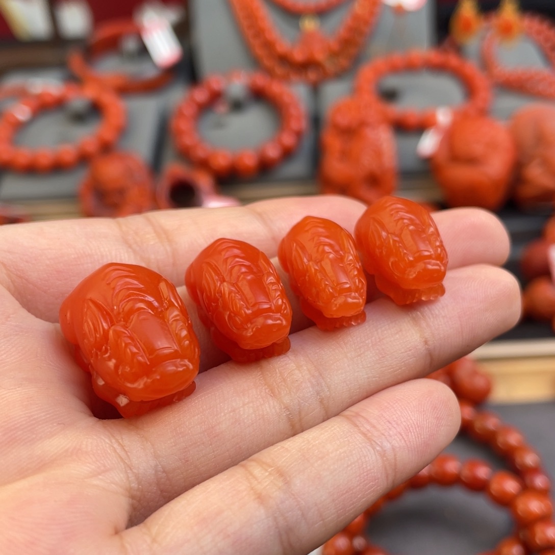 南红玛瑙雕刻件未镶嵌