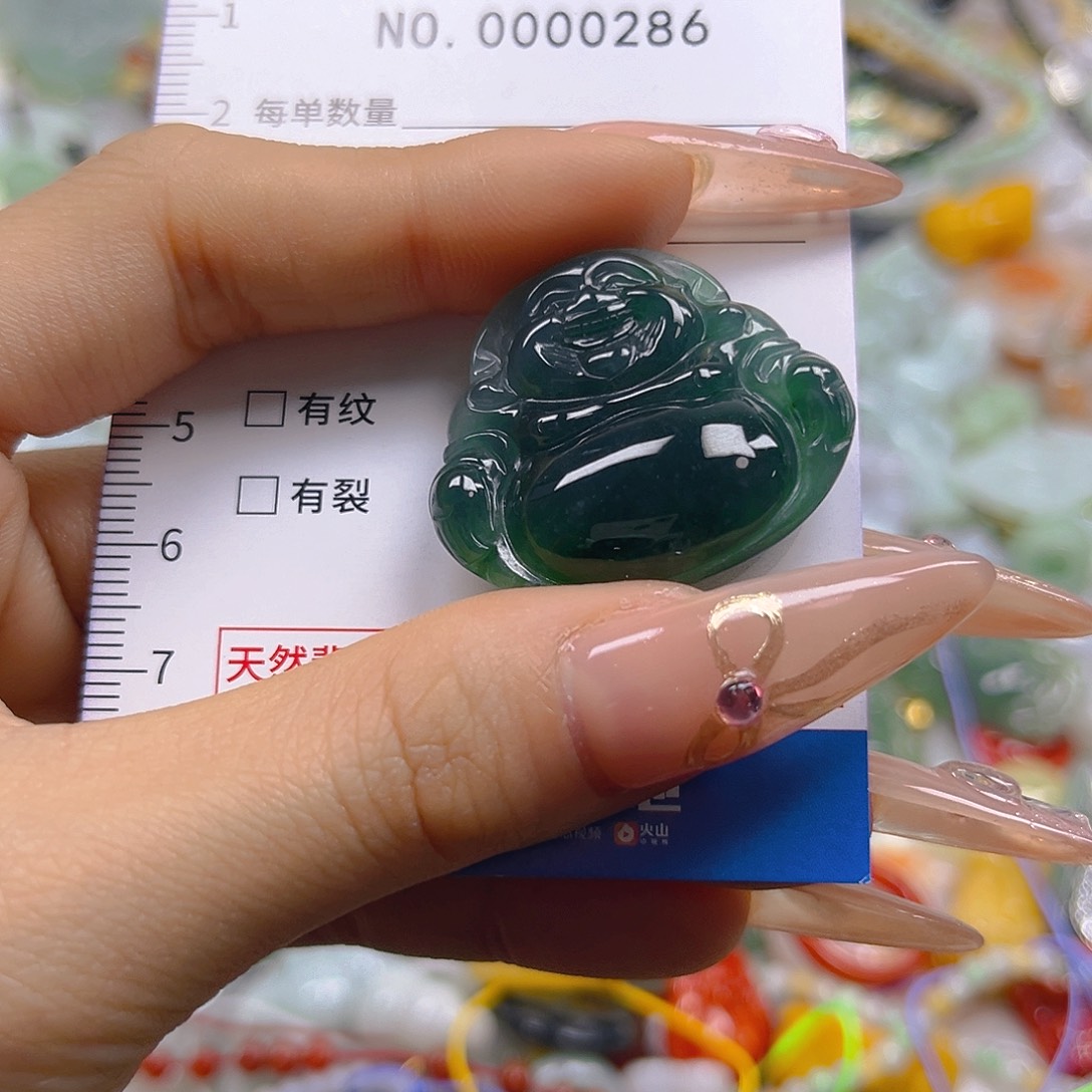 翡翠未镶嵌颈饰hhh