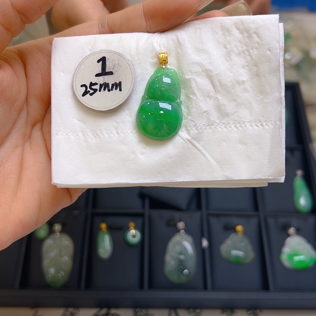 翡翠颈饰18K金镶嵌翡翠