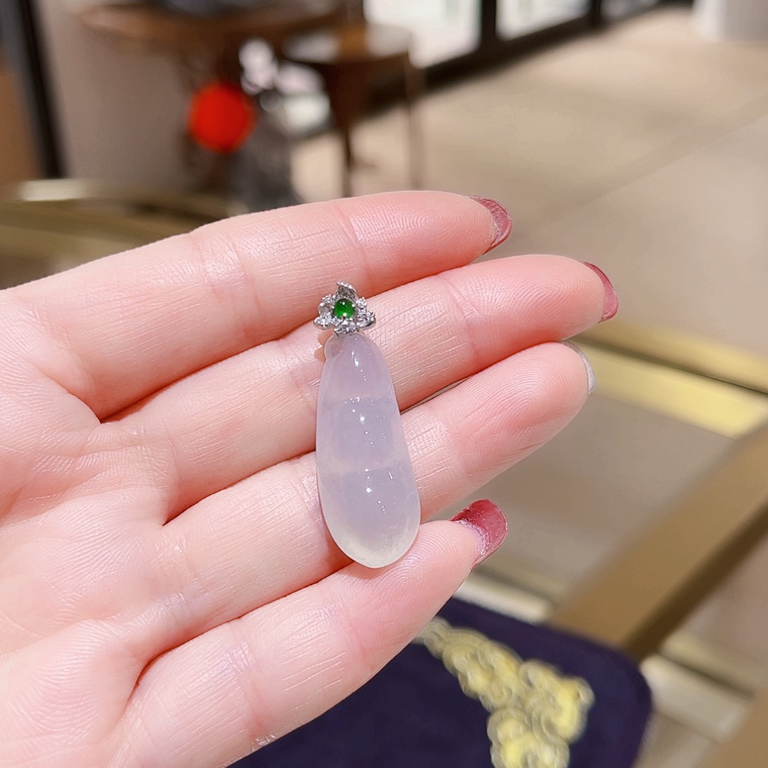 翡翠颈饰18K金镶嵌翡翠吊坠