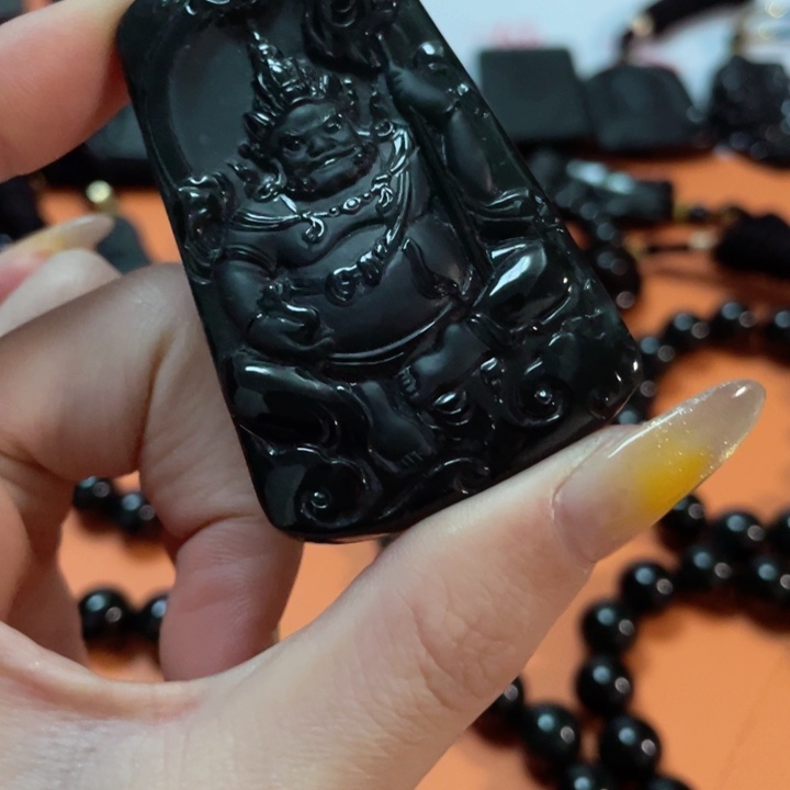 翡翠颈饰未镶嵌大****弊