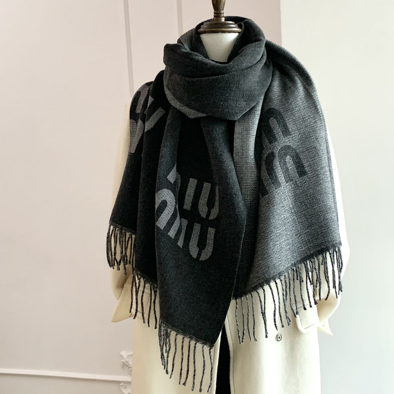 秋冬围脖加厚保暖流苏披肩minmin网红款纯色仿羊毛字母提花围巾