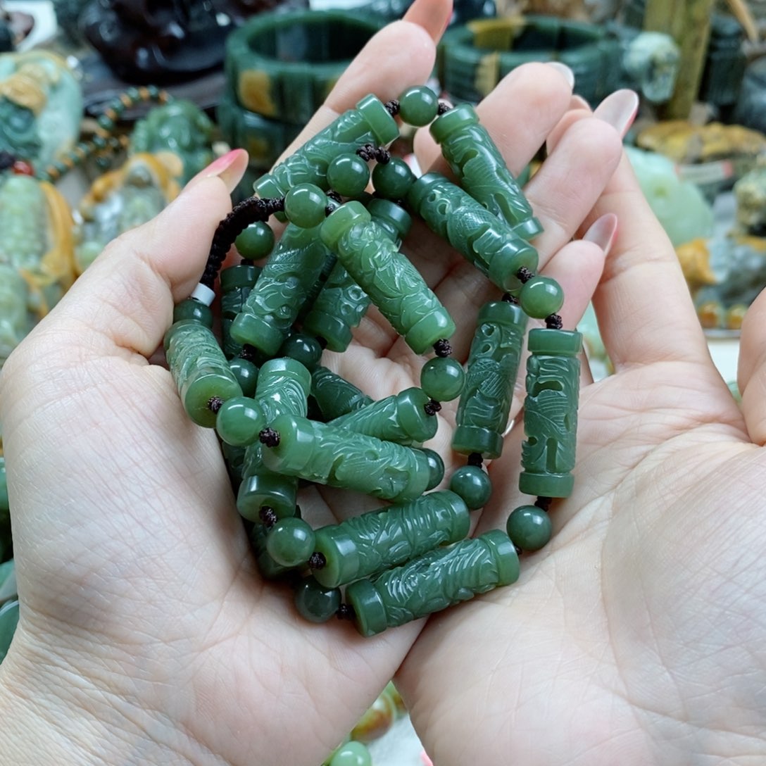 透闪石质玉手链未镶嵌在***雨