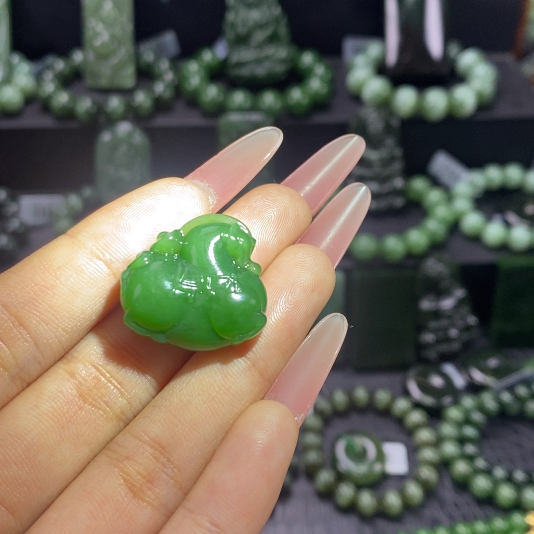 和田玉（碧玉）未镶嵌珠宝奇石