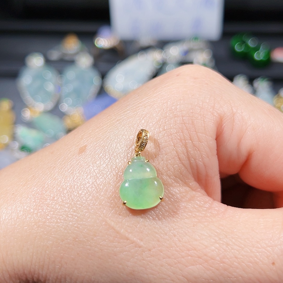 翡翠吊坠(不含链)18K金镶嵌