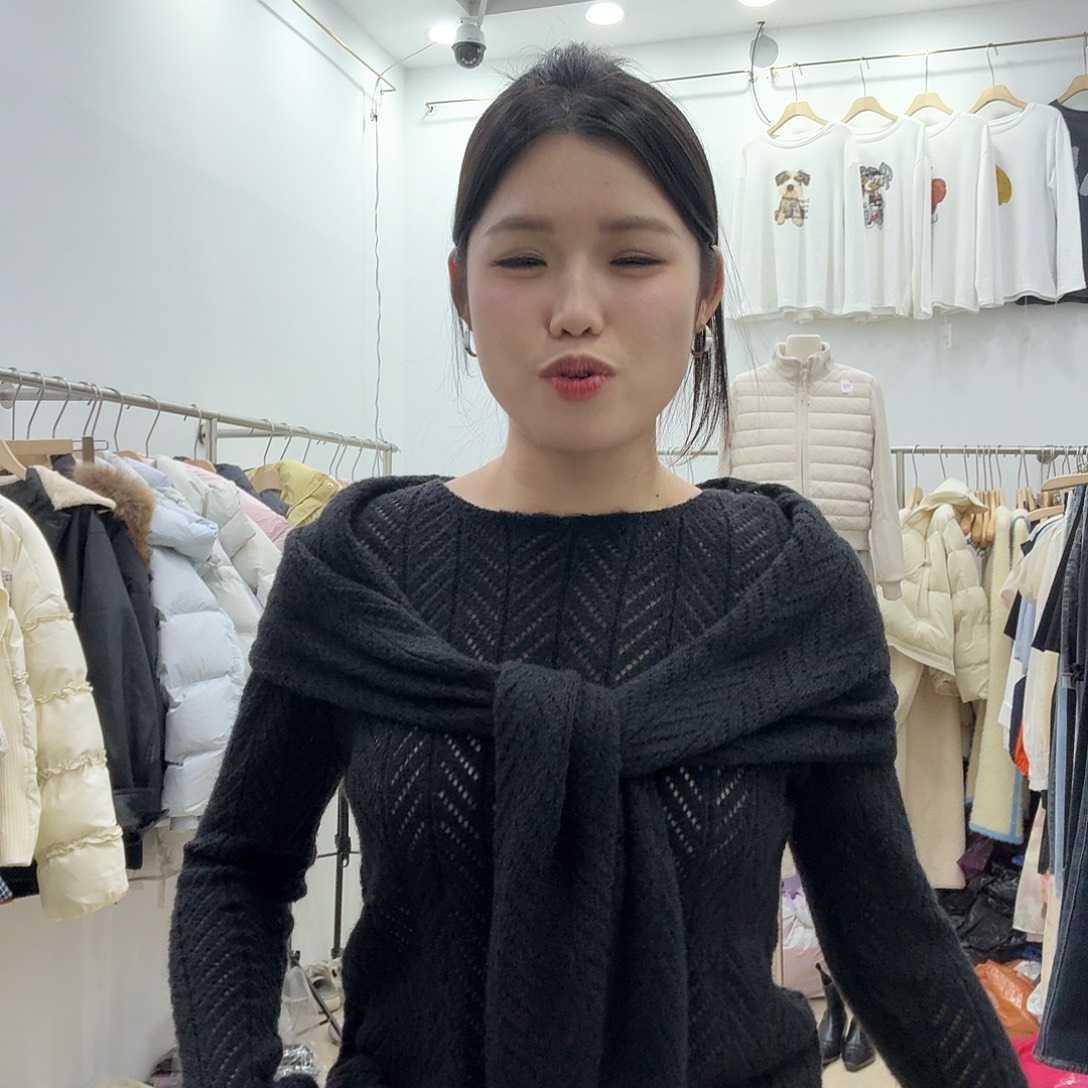 *****黑色镂空针织三件套no退