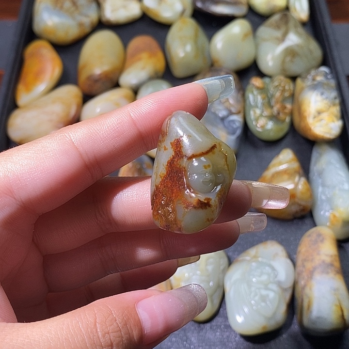 临****和田玉未镶嵌颈饰