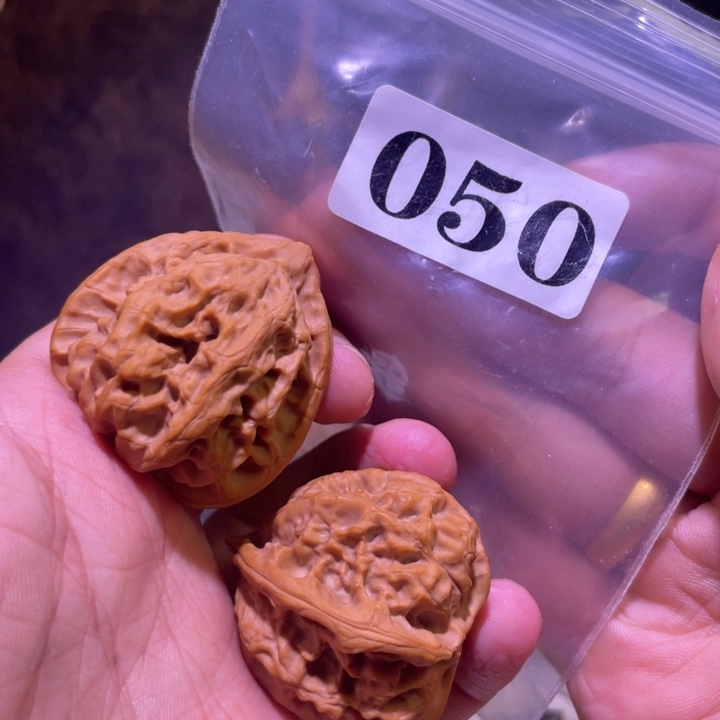 卧***龙吊坠文玩核桃050梨木台