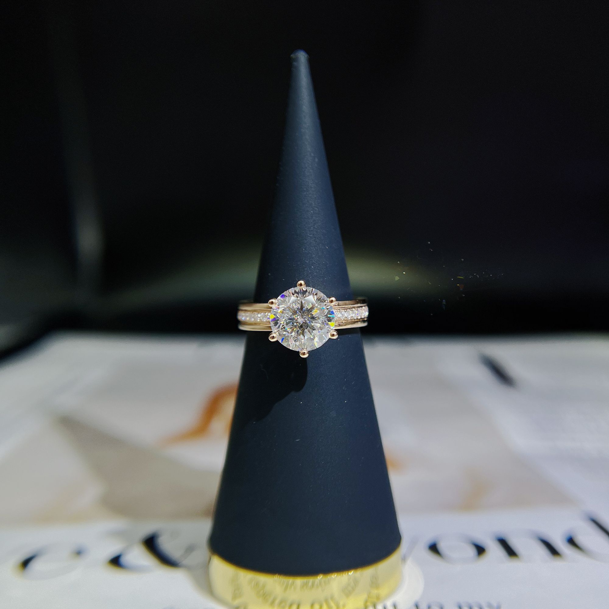 925银银制品 AU750玫瑰金卡家有底座戒指3卡