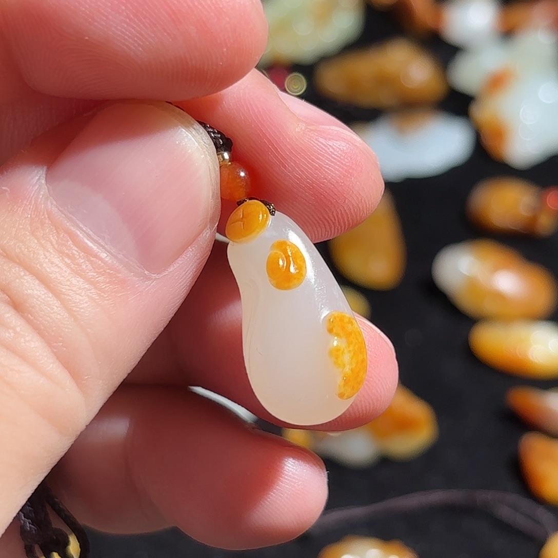 乔***牙和田玉未镶嵌颈饰