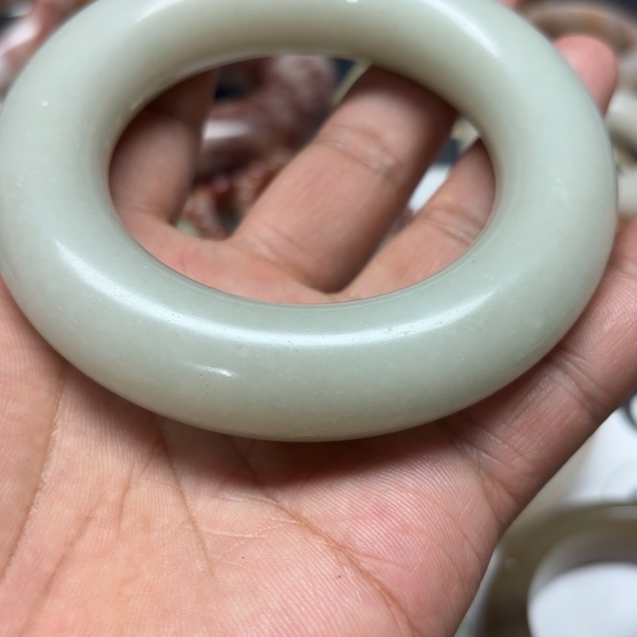 江***雨石英质玉未镶嵌手镯