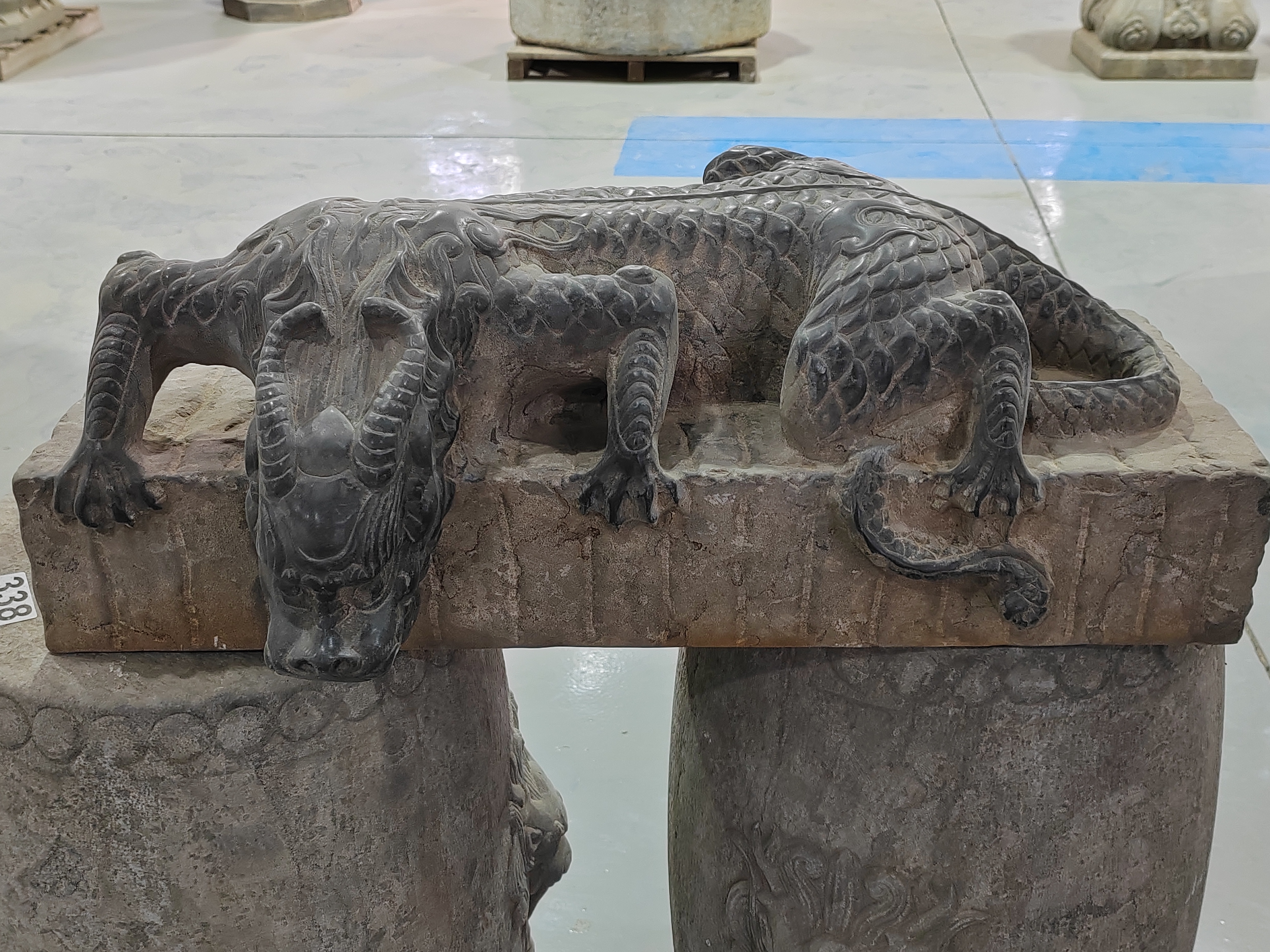 品相如图，黑青石石桌