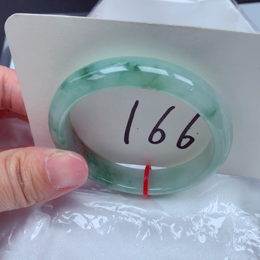 翡翠手镯未镶嵌翡翠