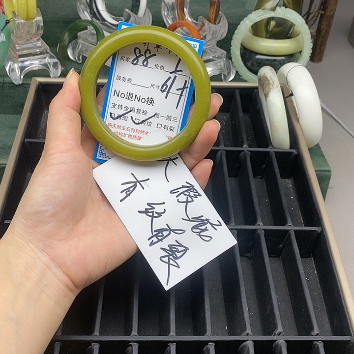 蛇纹石玉未镶嵌手镯