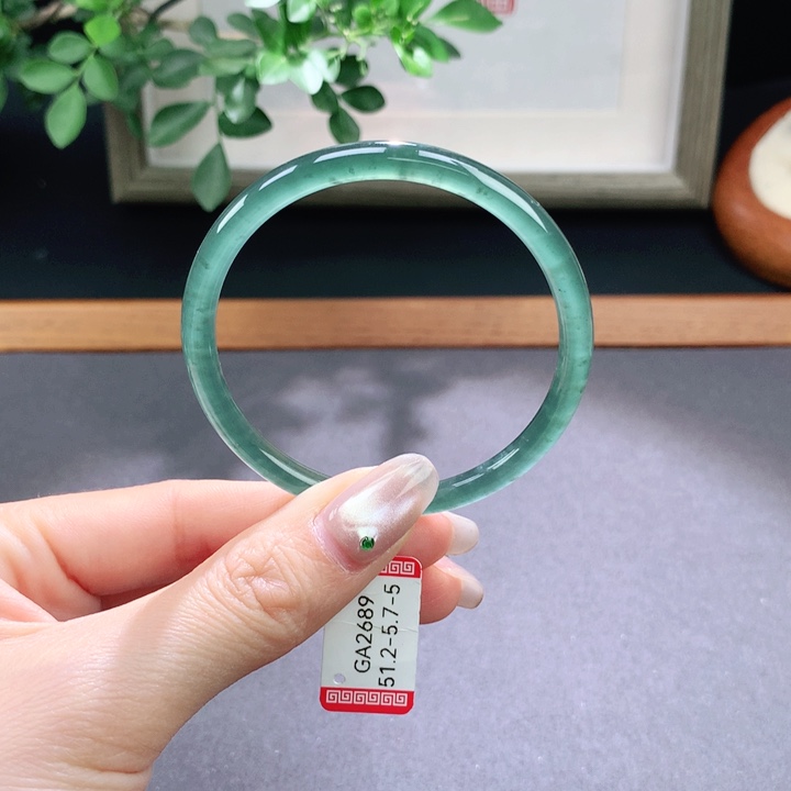 翡翠手镯未镶嵌天然翡翠手镯