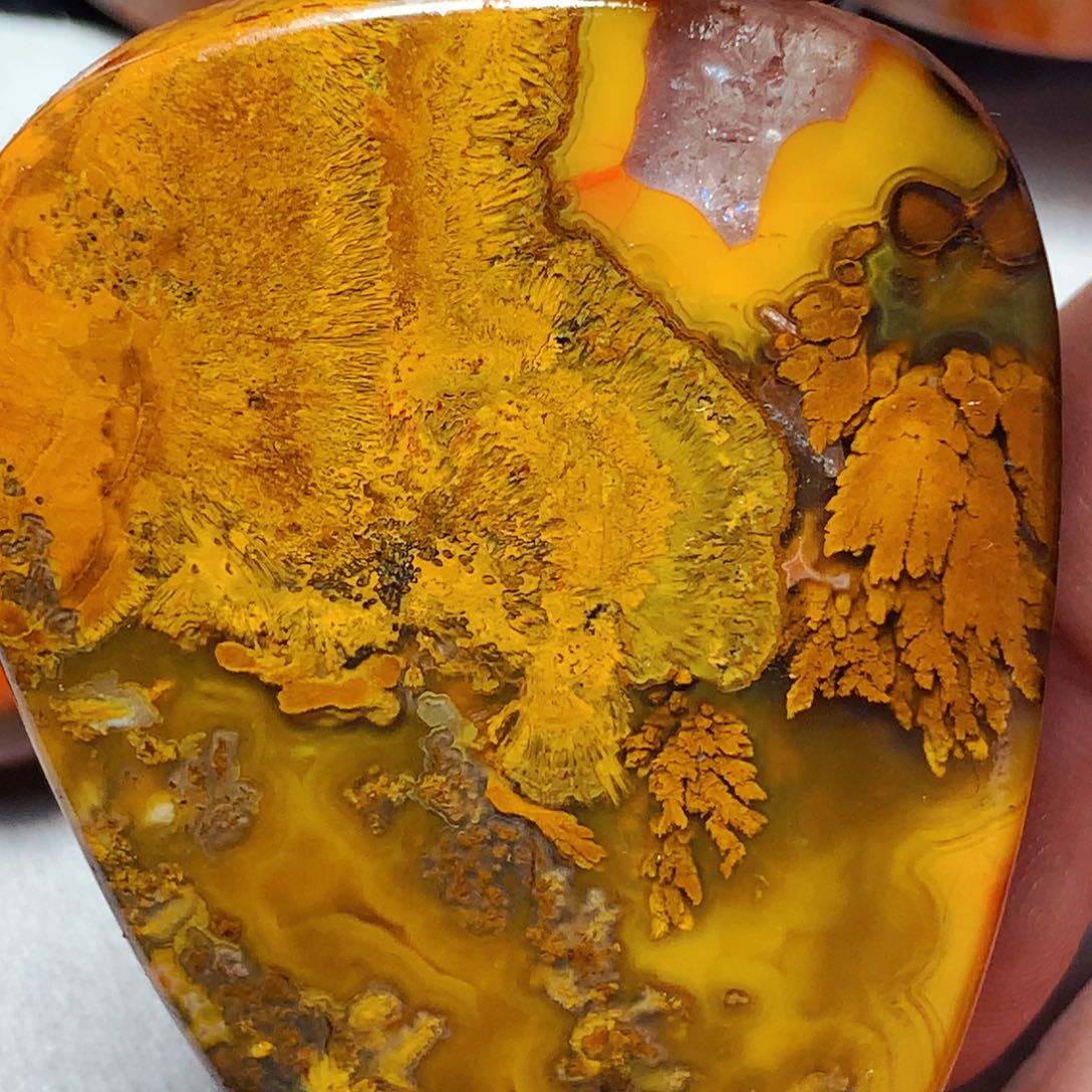 放***刀玛瑙/玉髓未镶嵌战国红