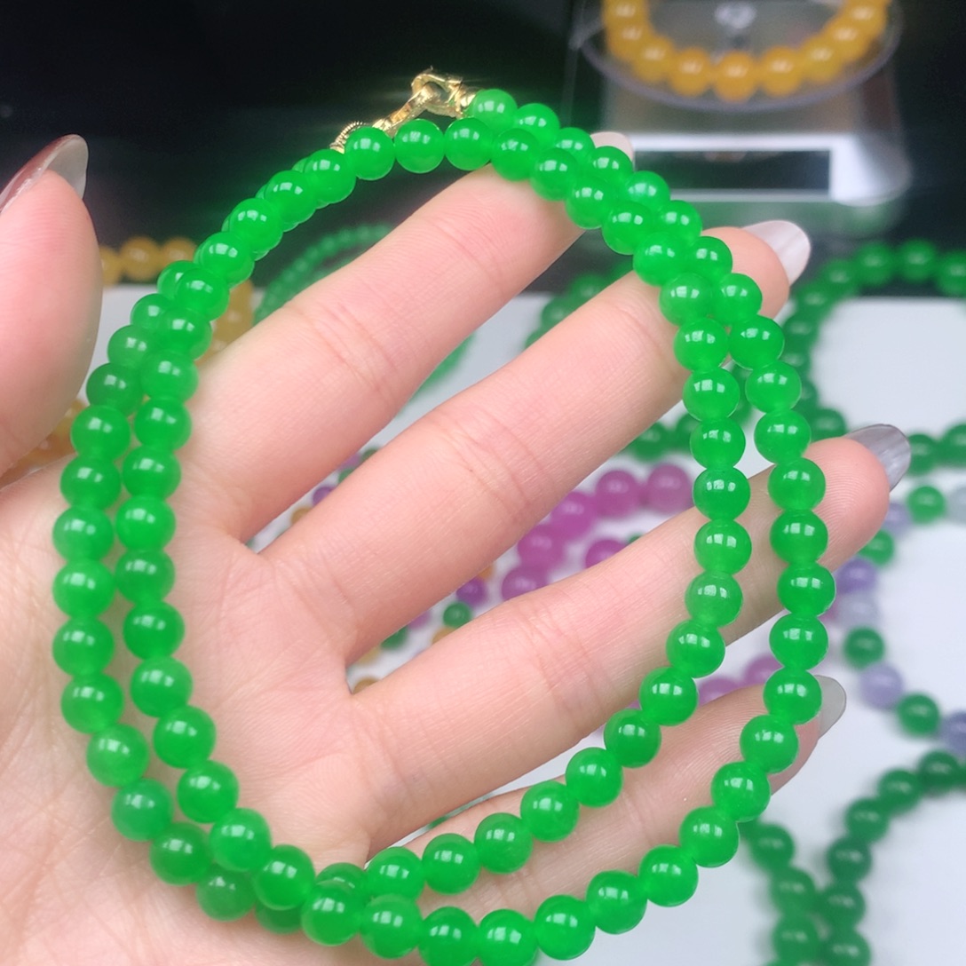 欧***师一物一拍，缅料卡6阳绿色项链