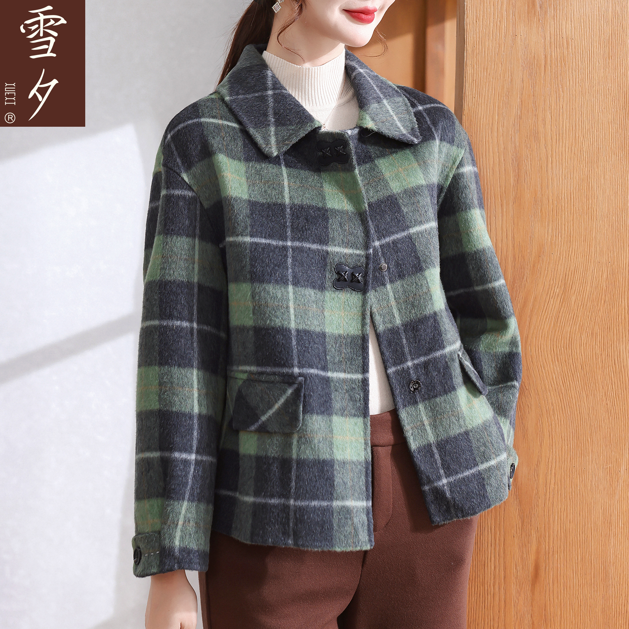 妈妈秋装外套短款洋气2025新款中老年女装双面毛呢格子大码大衣服