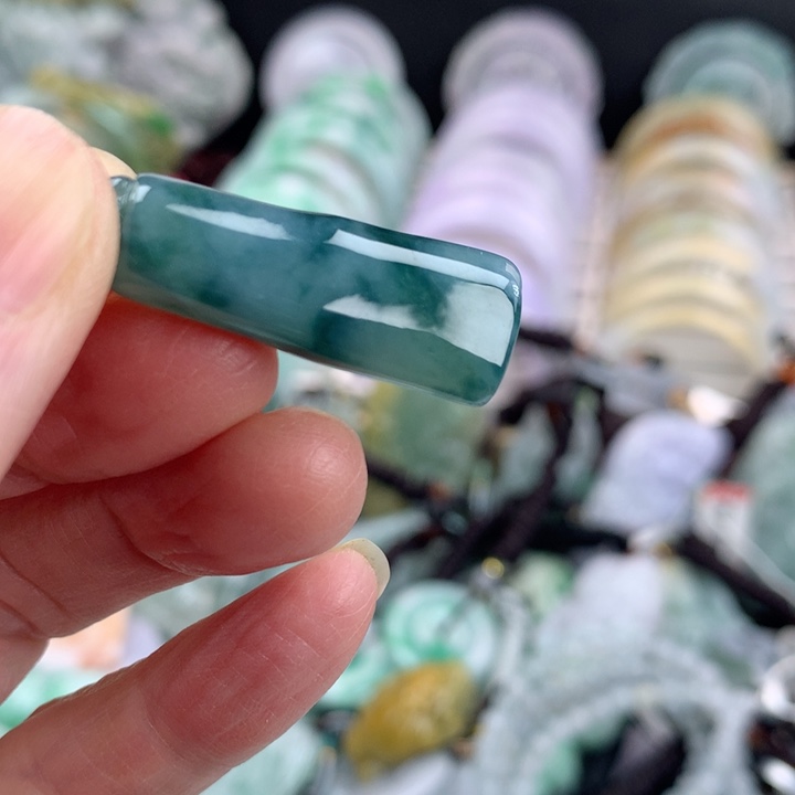 翡翠颈饰未镶嵌吊坠