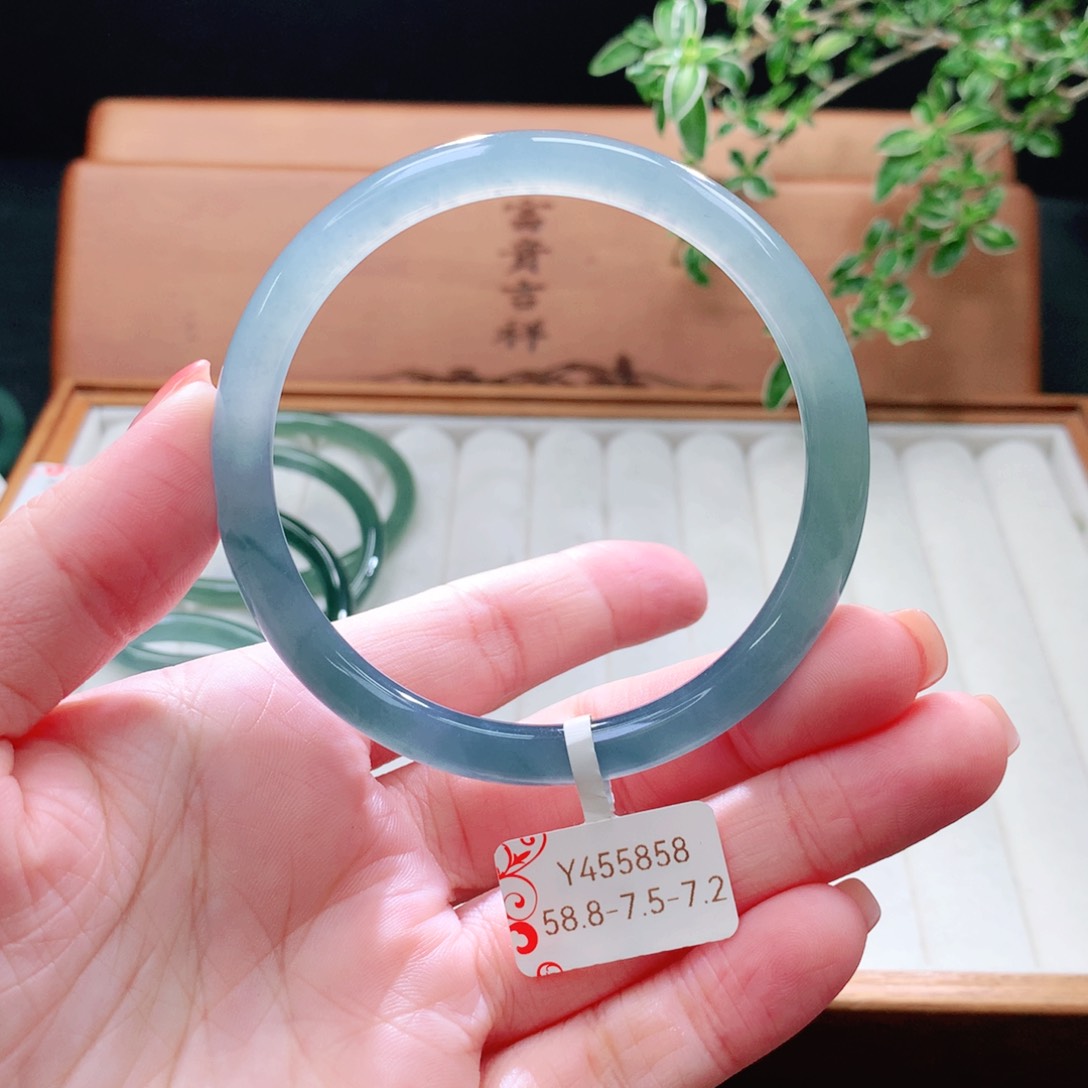 未镶嵌手镯（圆镯）翡翠