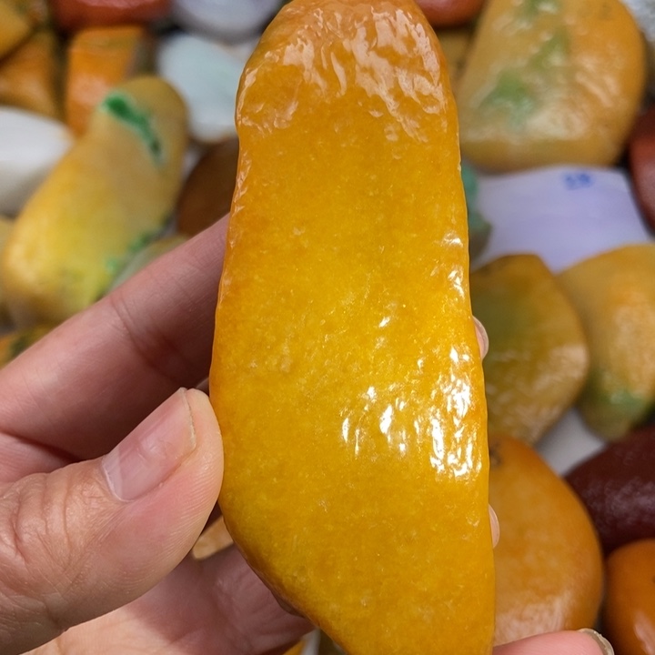 翡翠未镶嵌颈饰缅甸
