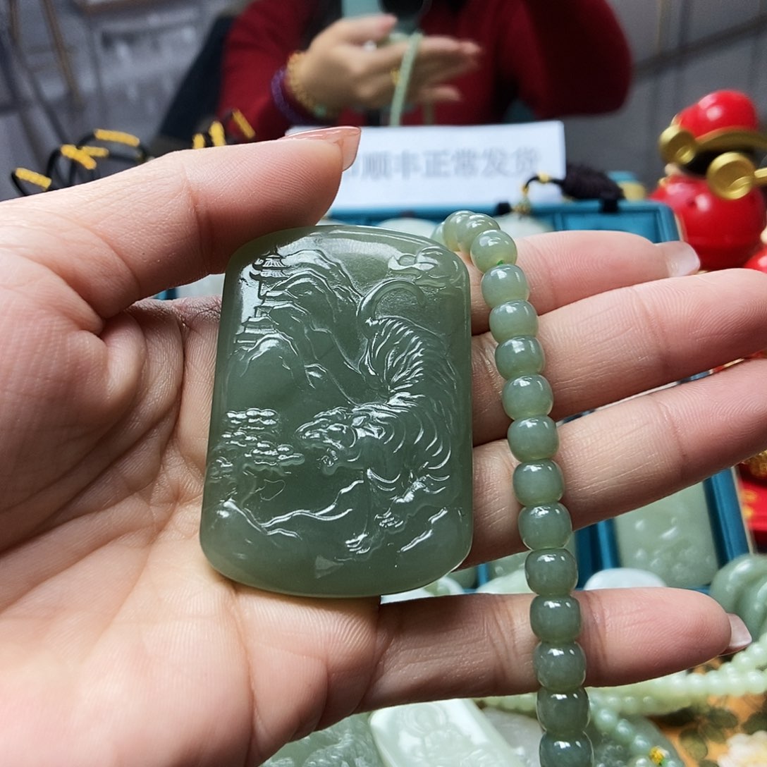 和田玉颈饰未镶嵌陈*