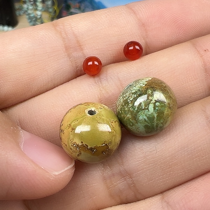 布***斯未镶嵌配饰南红玛瑙
