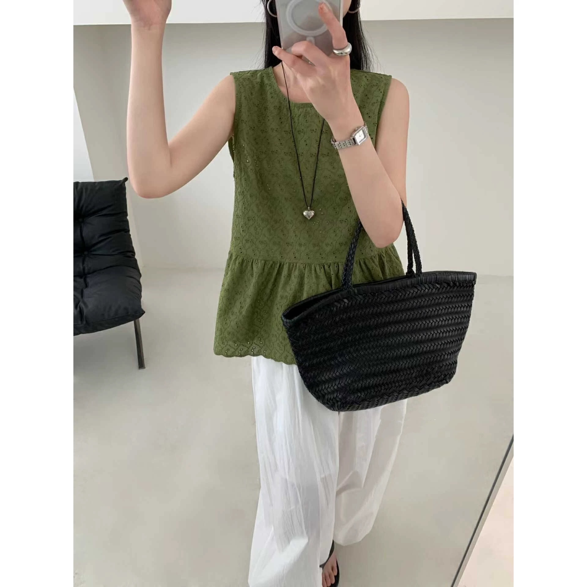 法式复古气质重工艺刺绣圆领无袖衬衫女绿色背心上衣通勤穿搭