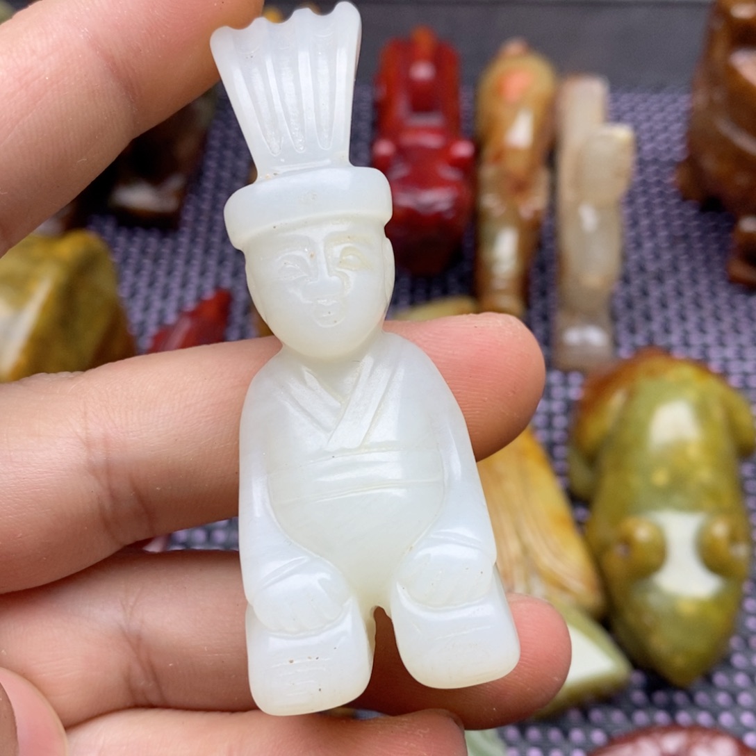 蛇纹石玉颈饰未镶嵌