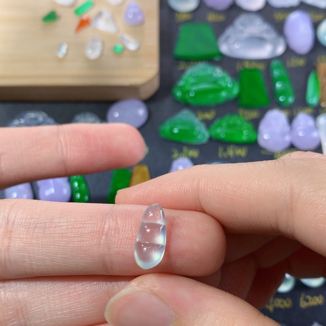 翡翠颈饰未镶嵌豆子