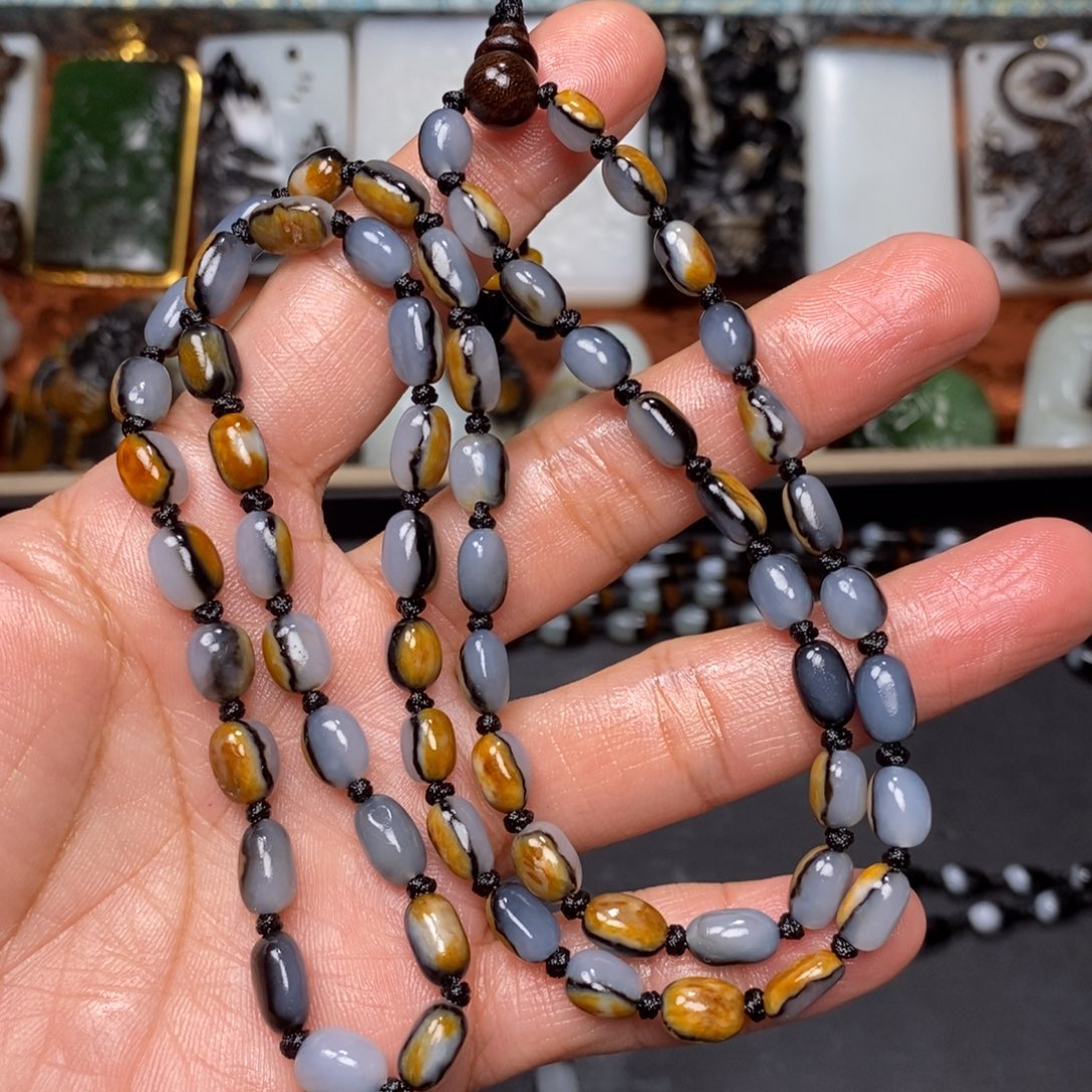 林***业和田玉未镶嵌颈饰