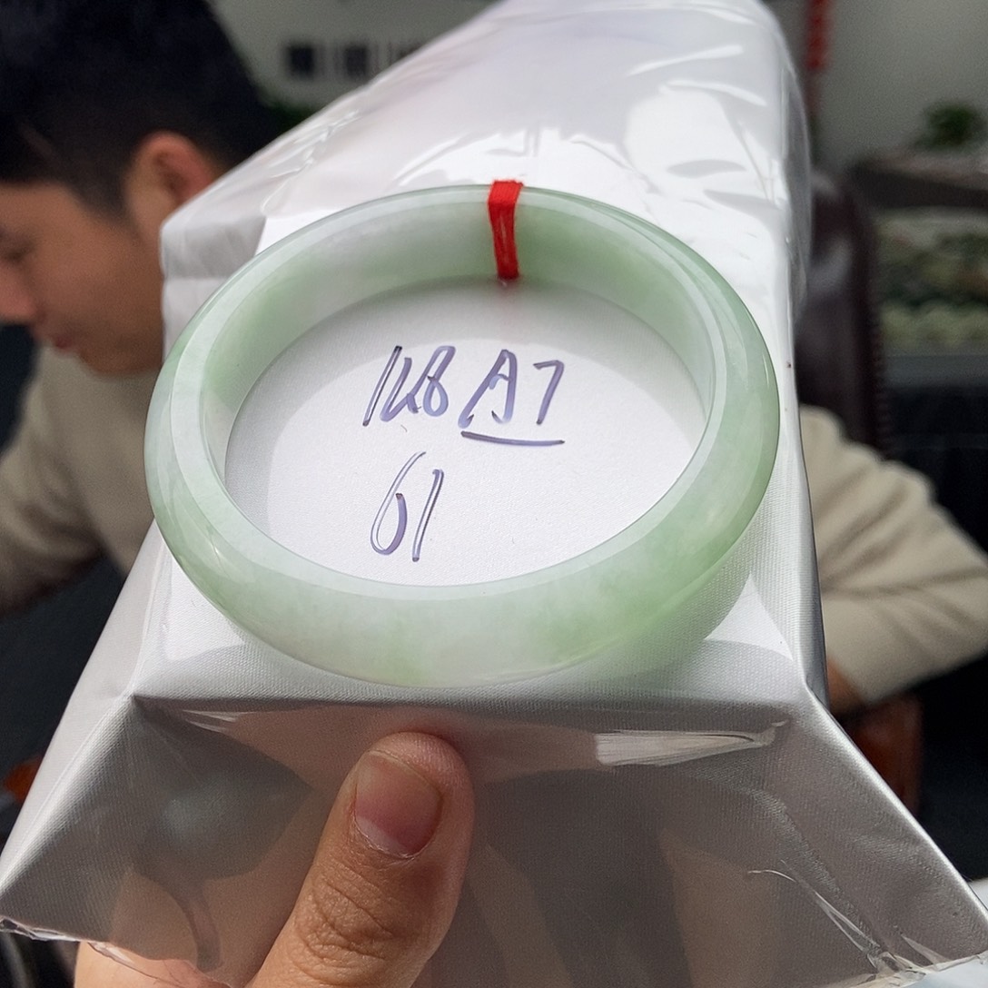 翡翠手镯未镶嵌拍一发一
