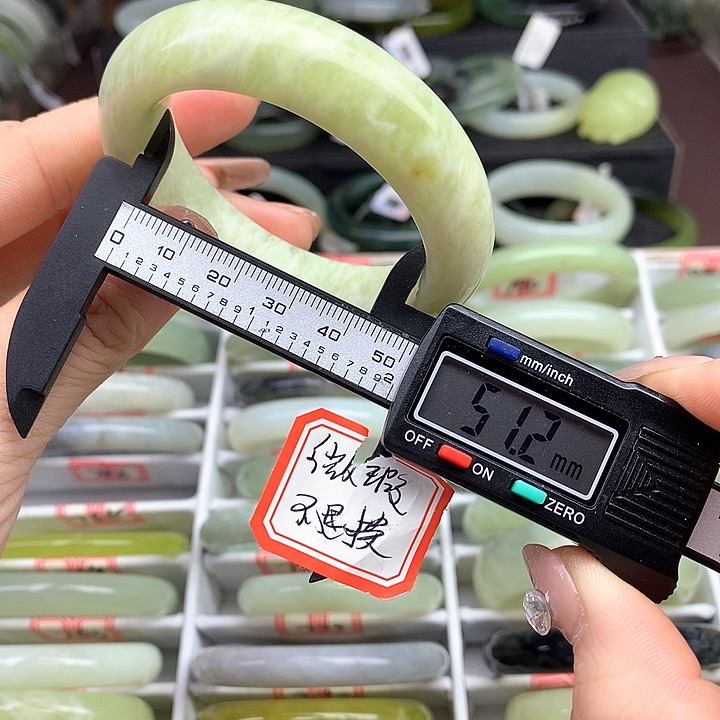 蛇纹石玉手镯未镶嵌766