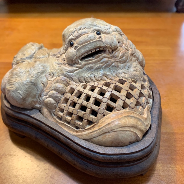 纯手工雕刻荔枝木狻猊狮子盘狮香炉摆件