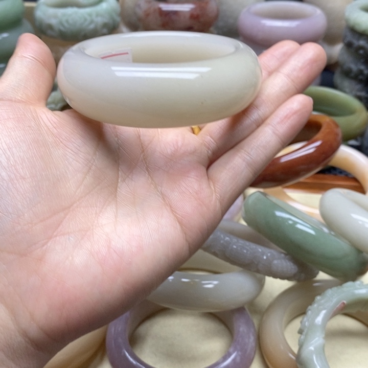 石英岩玉手镯未镶嵌