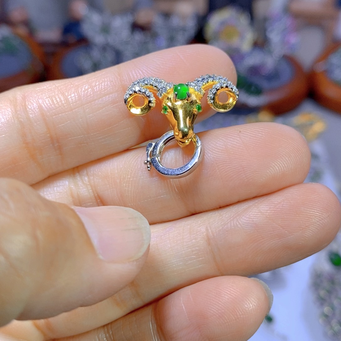 翡翠颈饰银S925镶嵌天然翡翠