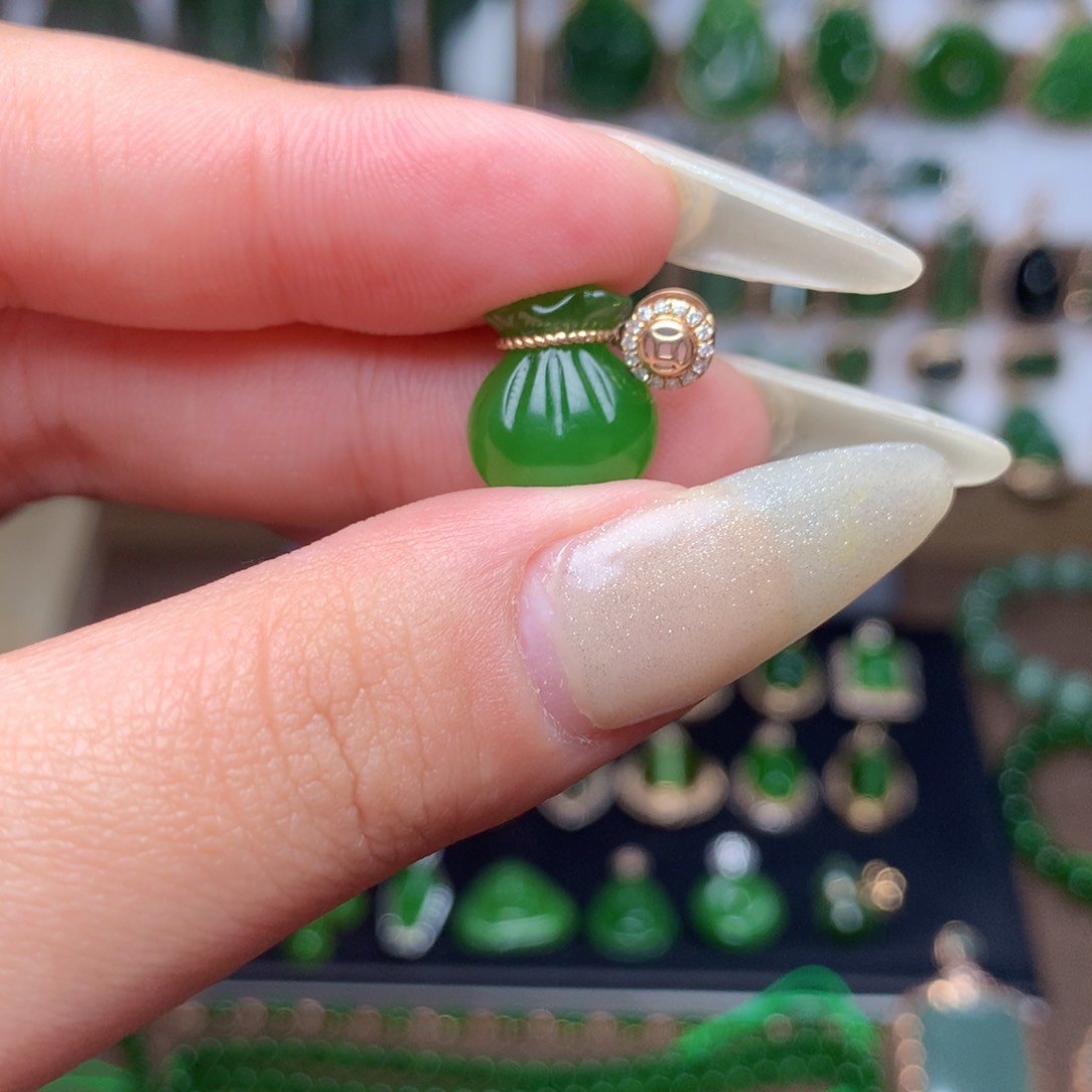 和田玉（碧玉）吊坠18K金镶嵌