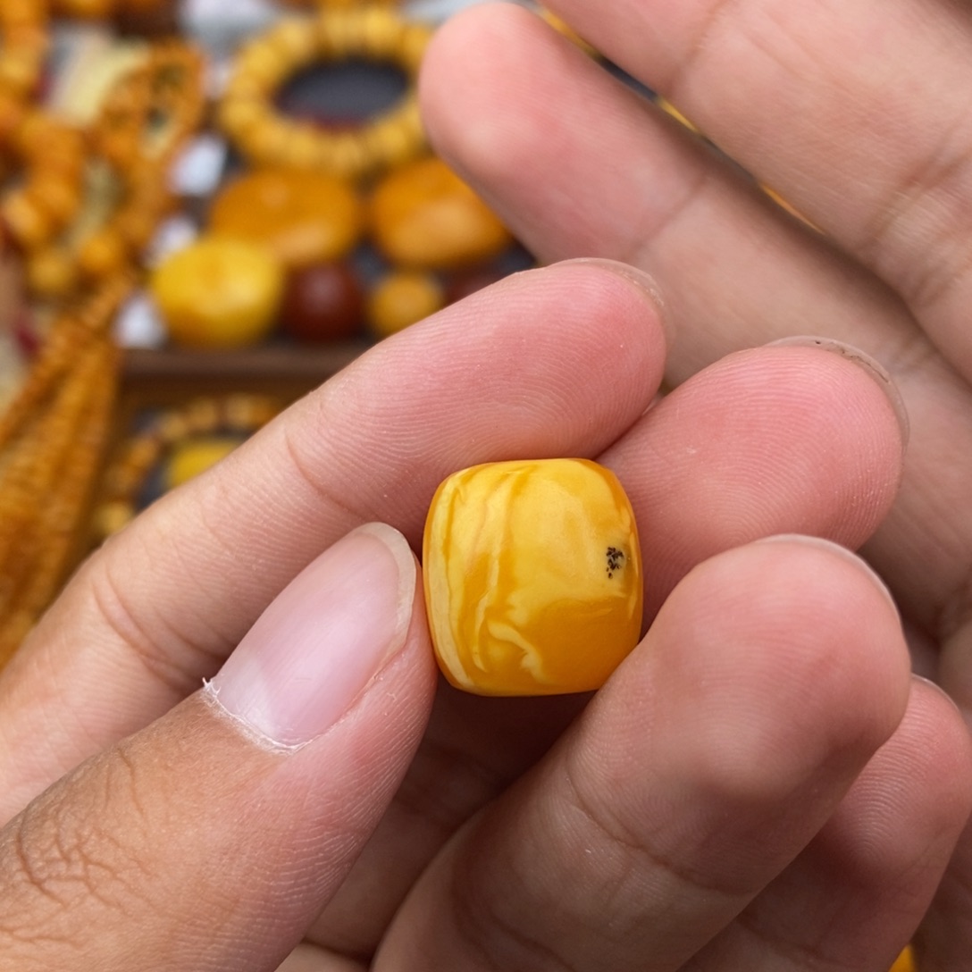 未镶嵌琥珀珠宝奇石