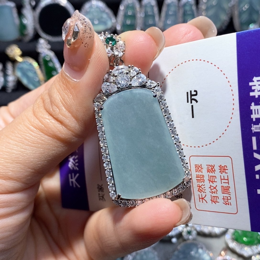 翡翠项链未镶嵌翡翠